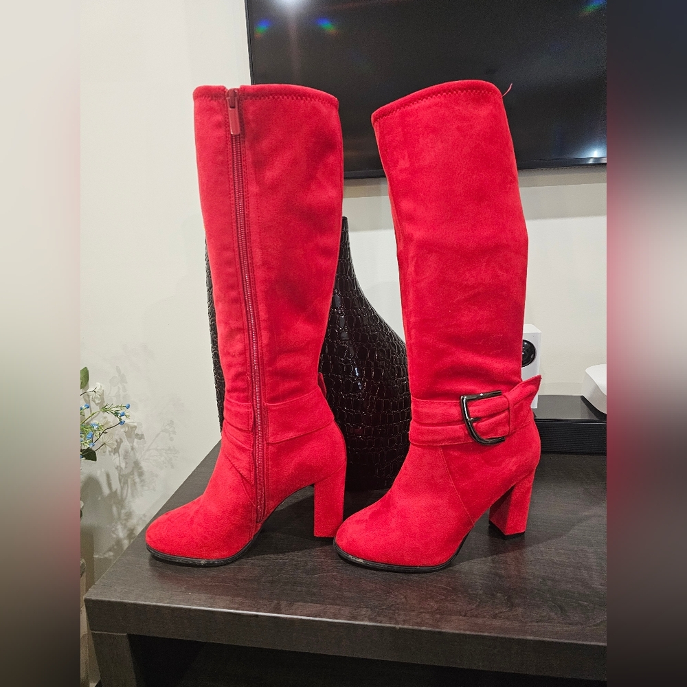 Red fashion boots😍